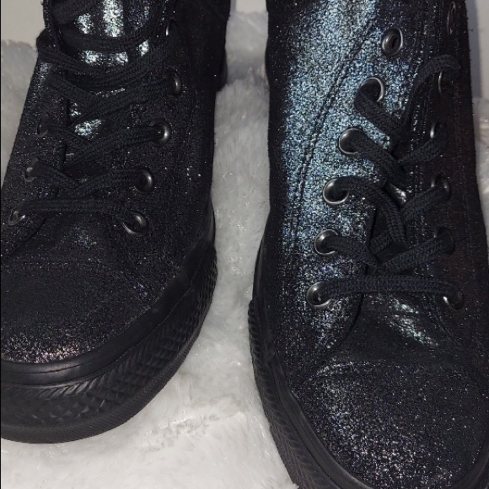 Women Converse sz 10.5